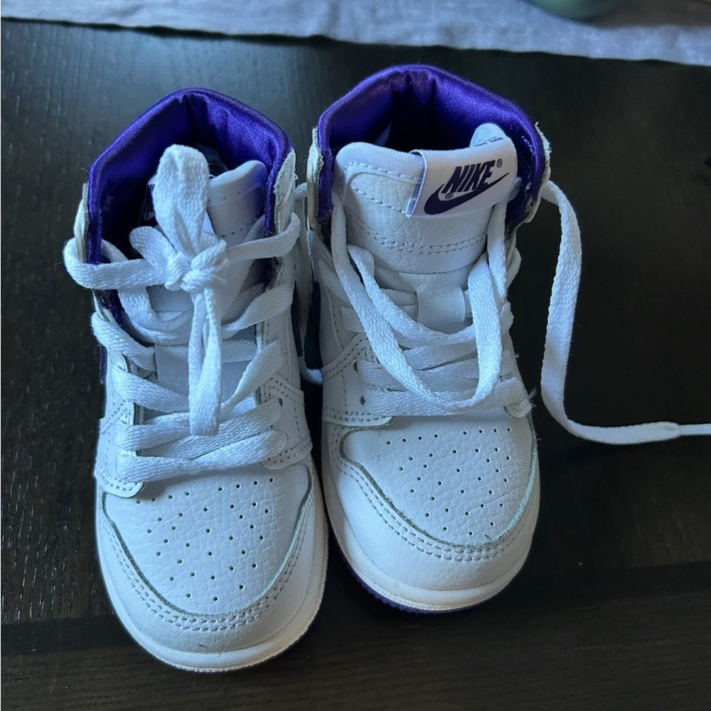 Nike Air Jordan 1s 6c